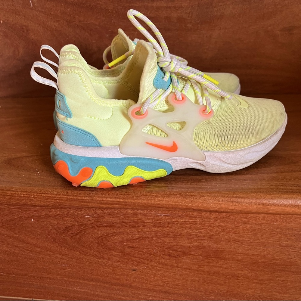 Nike cross trainers